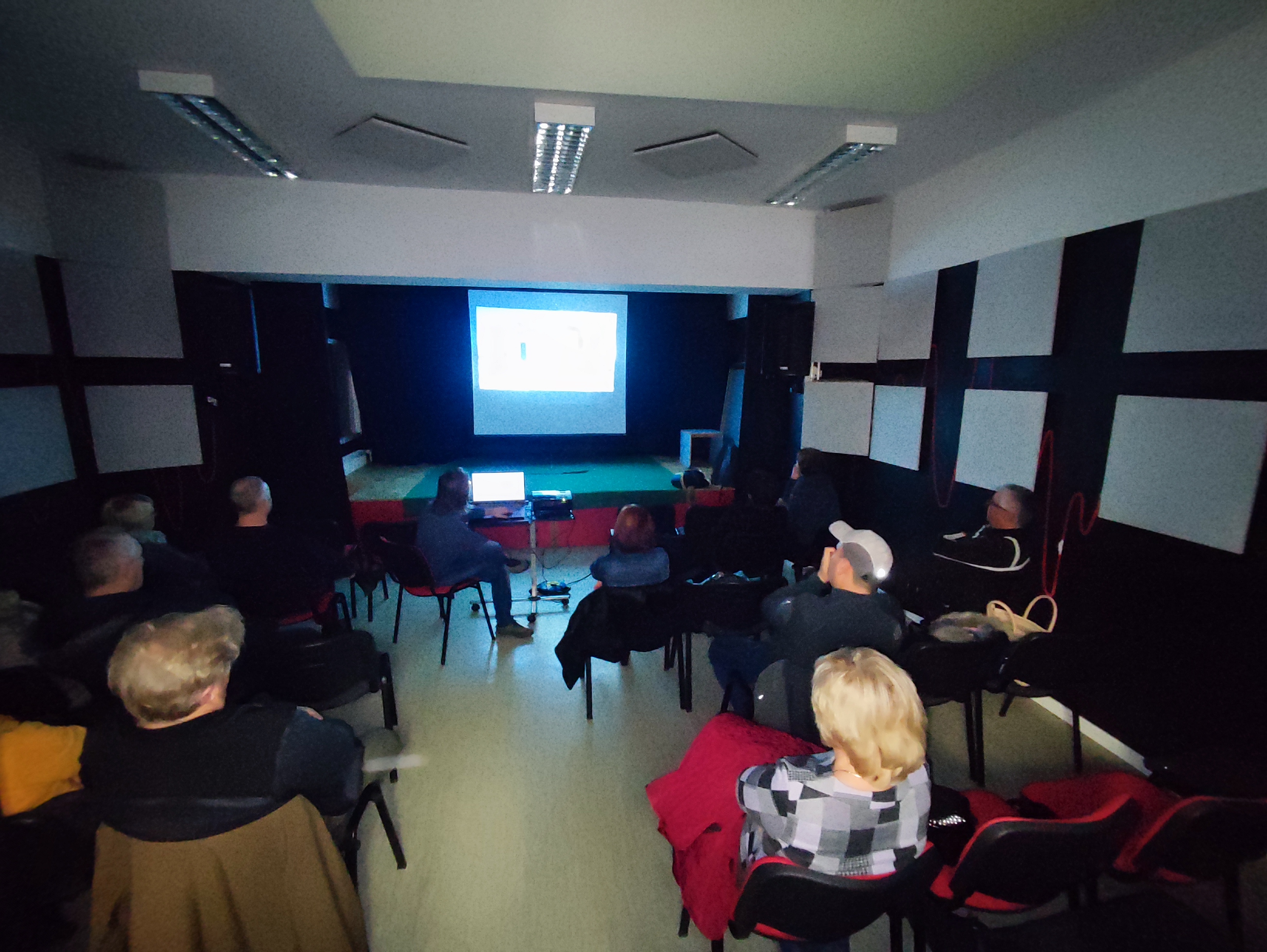 Planinski večer: Prvomajsko planinarjenje po jadranskih otokih in predstavitev Planinskega popotnika